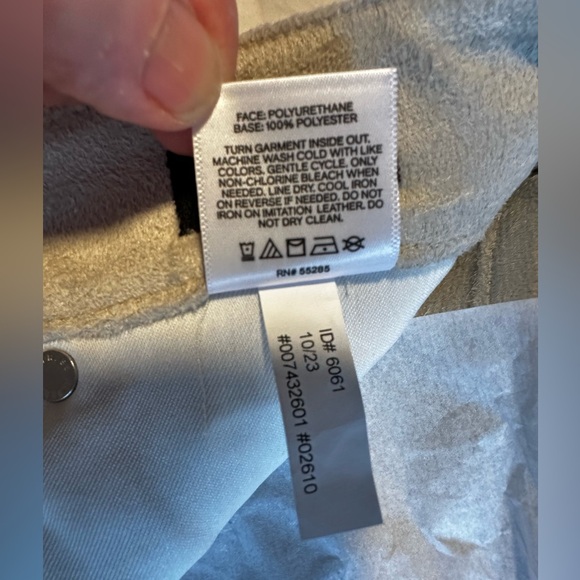 NWT. EXPRESS cream High Waisted Faux Leather Wide Leg Cargo pants in size 14 - Picture 7 of 9